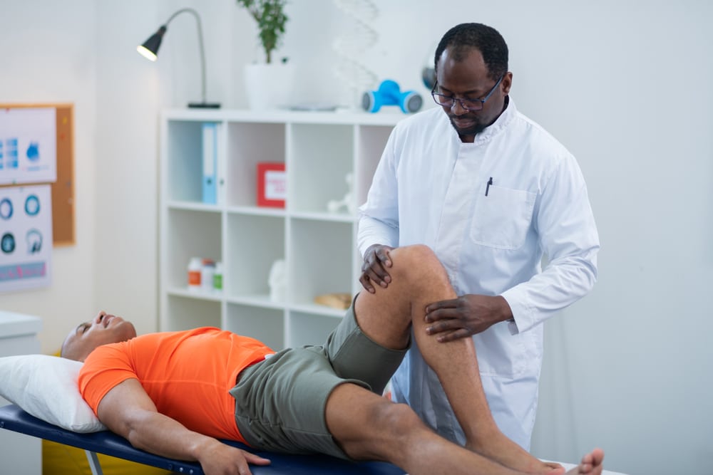 ¿Qué hacen los médicos ortopédicos?